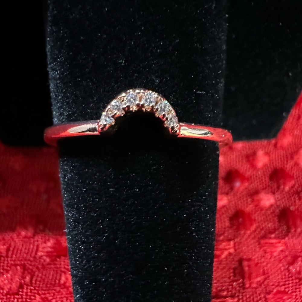 Costume Jewelry Ring. Size 9.